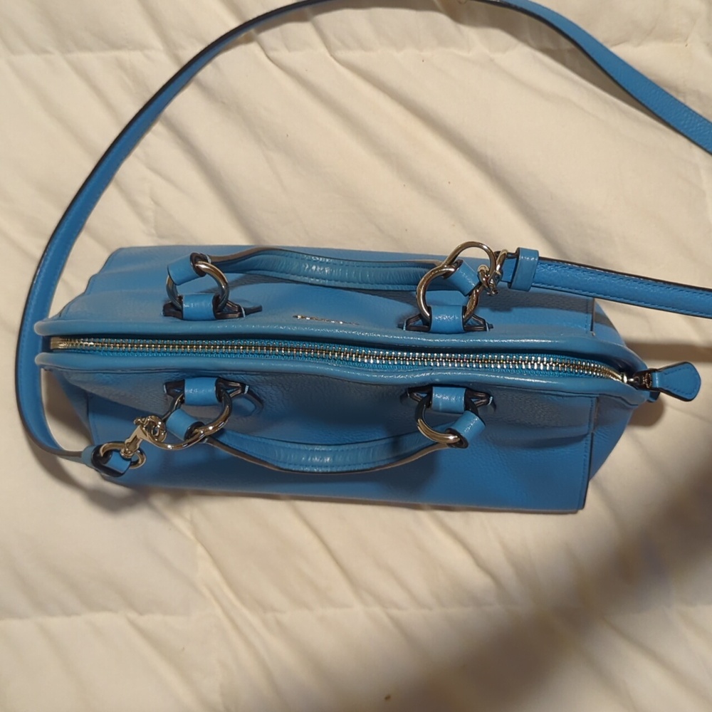 Coach Azure Bag With Silver Hardware And Coach Tag - Picture 11 of 12
